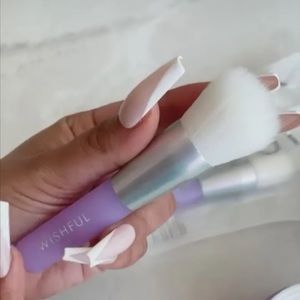 🆕Huda Beauty Wishful Moisturizing Brush